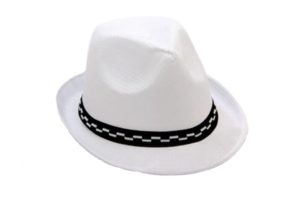כובע לבן לצילומים